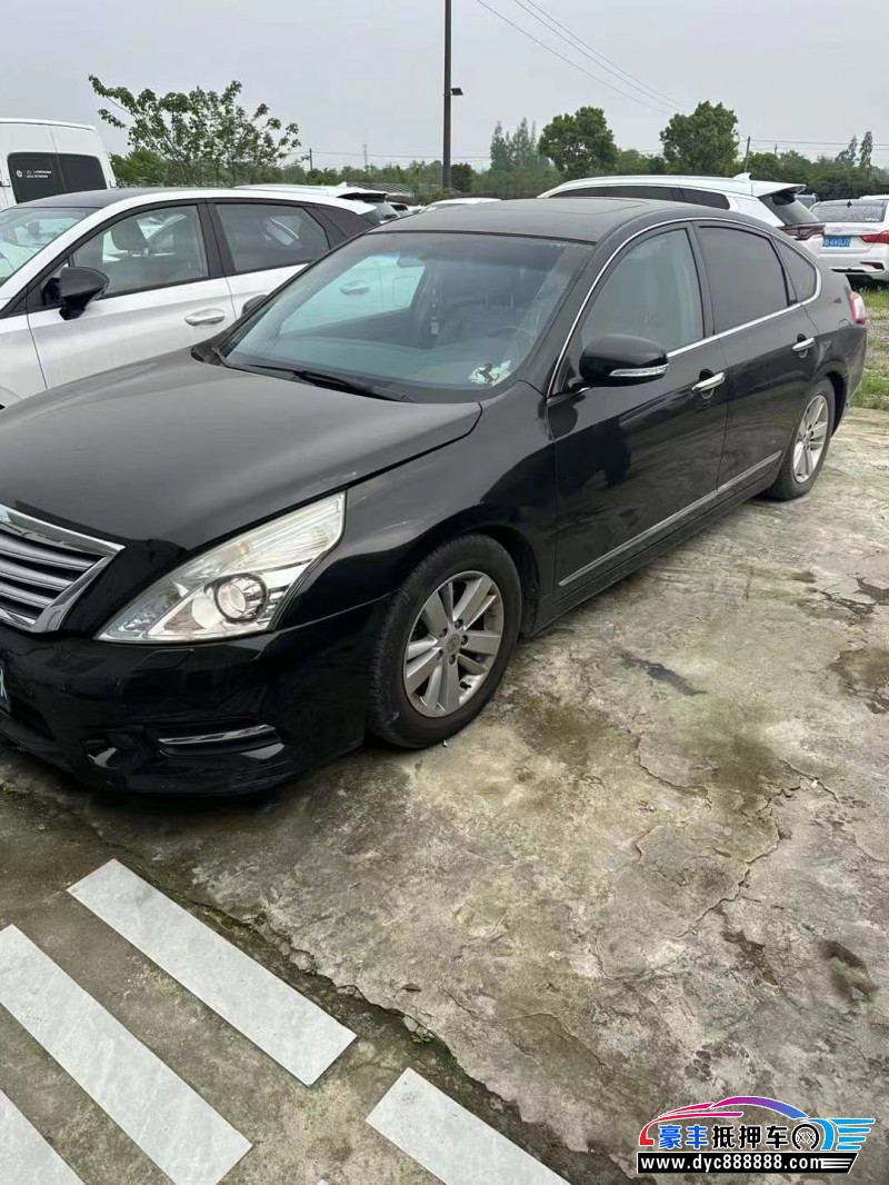 13年日产天籁轿车抵押车出售