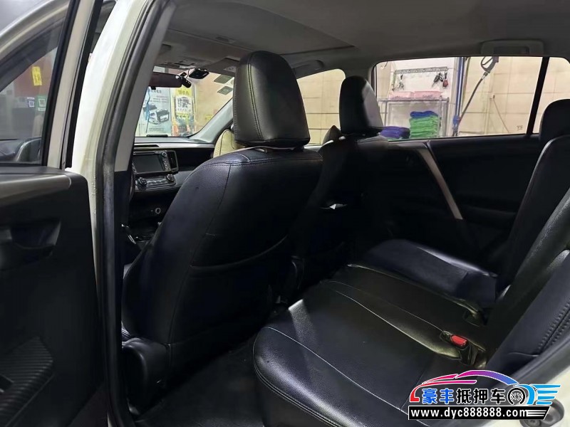 16年丰田RAV4荣放轿车抵押车出售