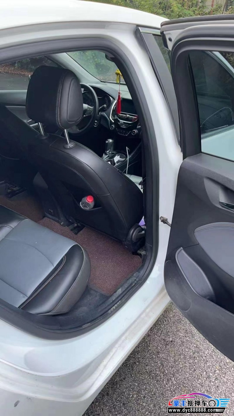 17年雪佛兰科鲁兹轿车抵押车出售