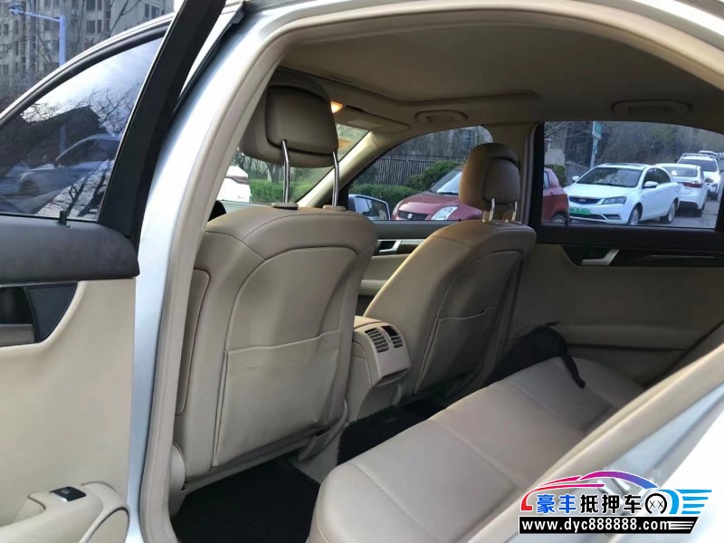 12年奔驰C轿车抵押车出售