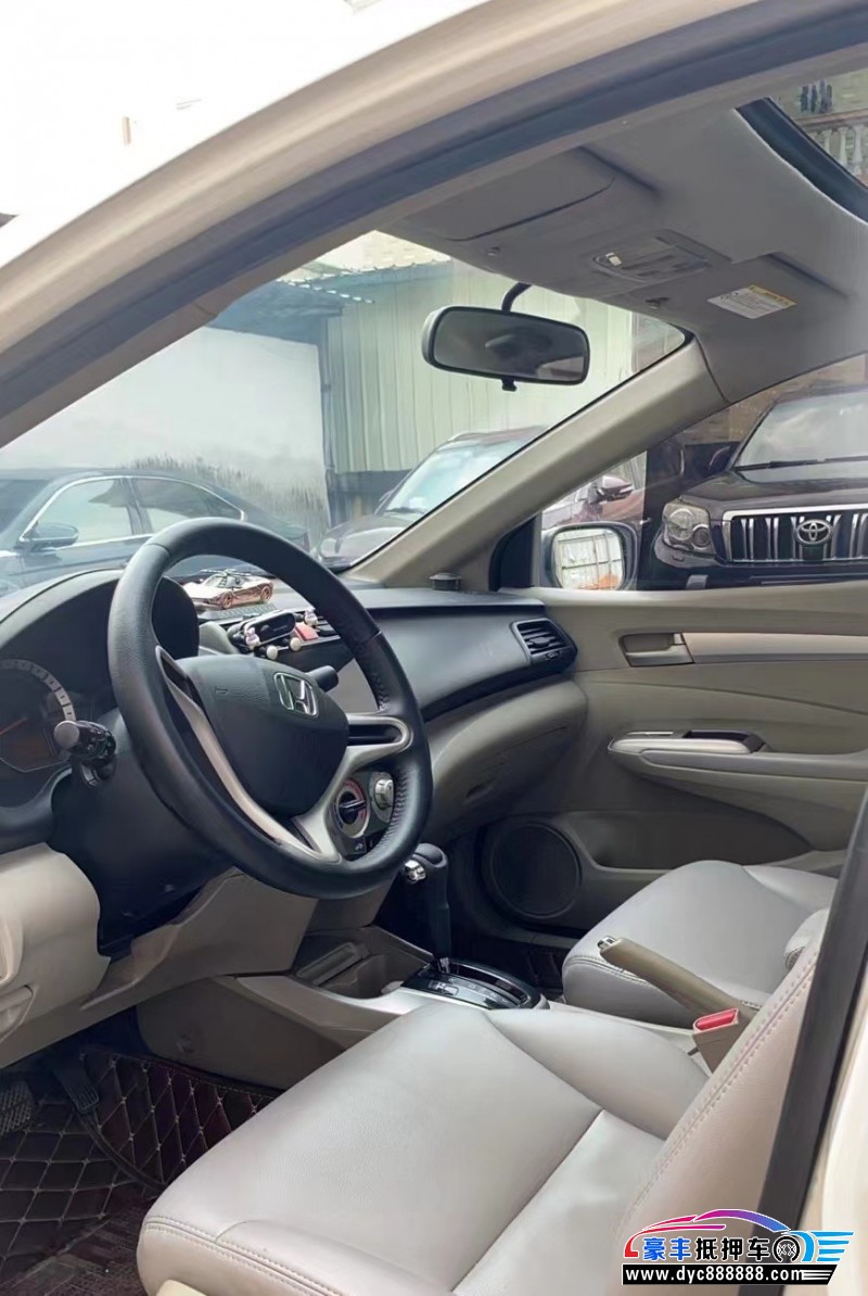 10年本田锋范轿车抵押车出售