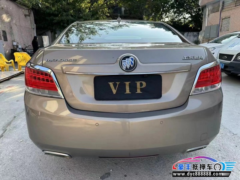 13年别克君越轿车抵押车出售