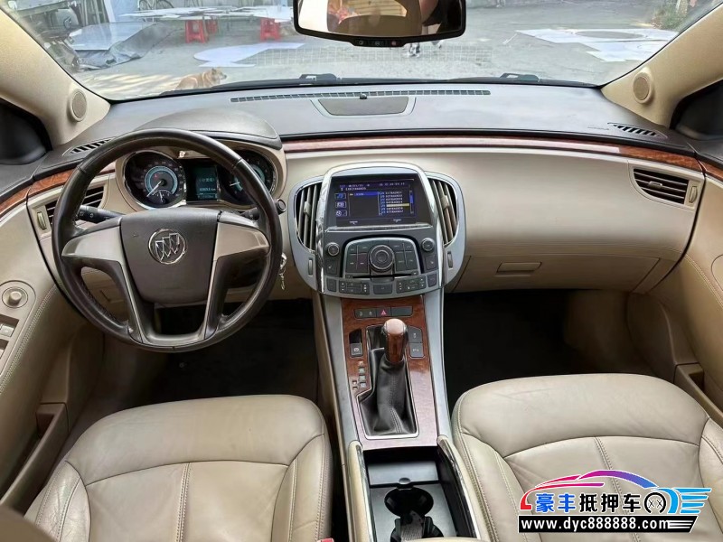 13年别克君越轿车抵押车出售