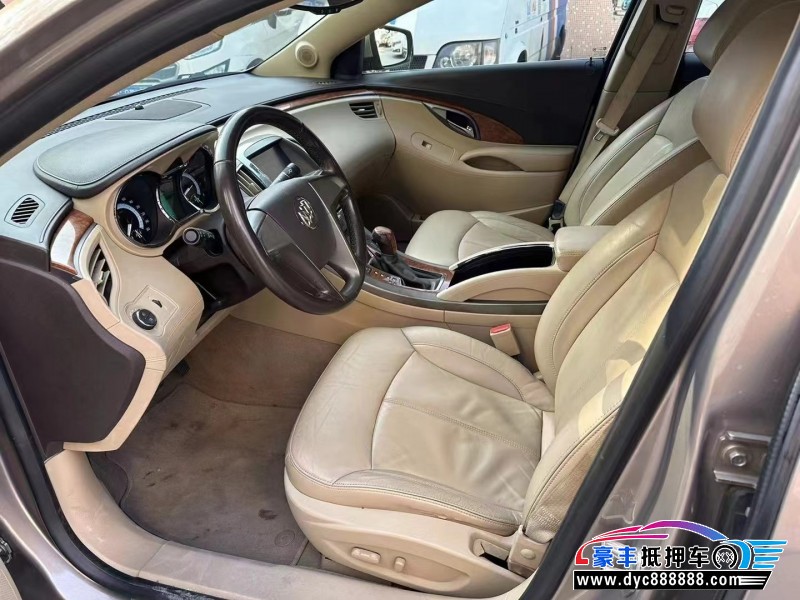 13年别克君越轿车抵押车出售