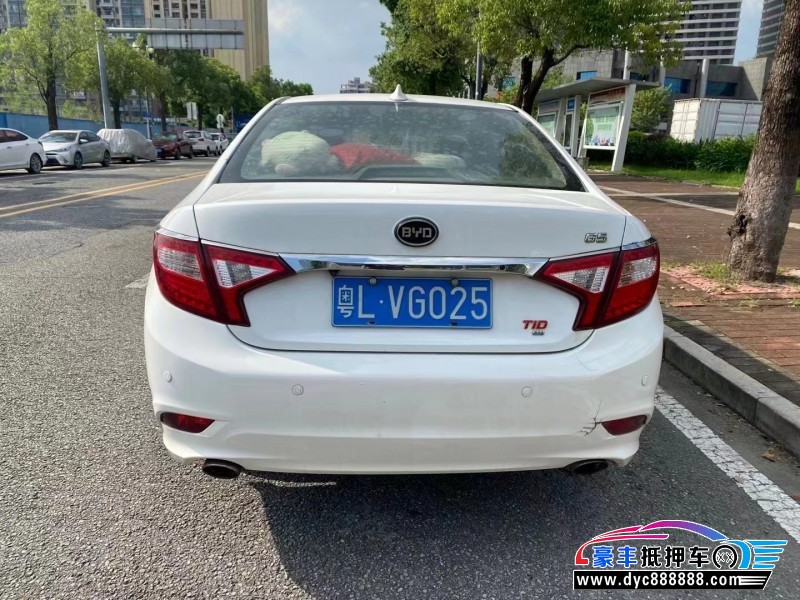 15年比亚迪速锐轿车抵押车出售