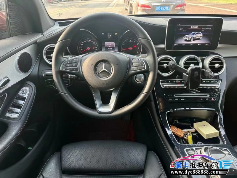 18年奔驰GLC轿车抵押车出售