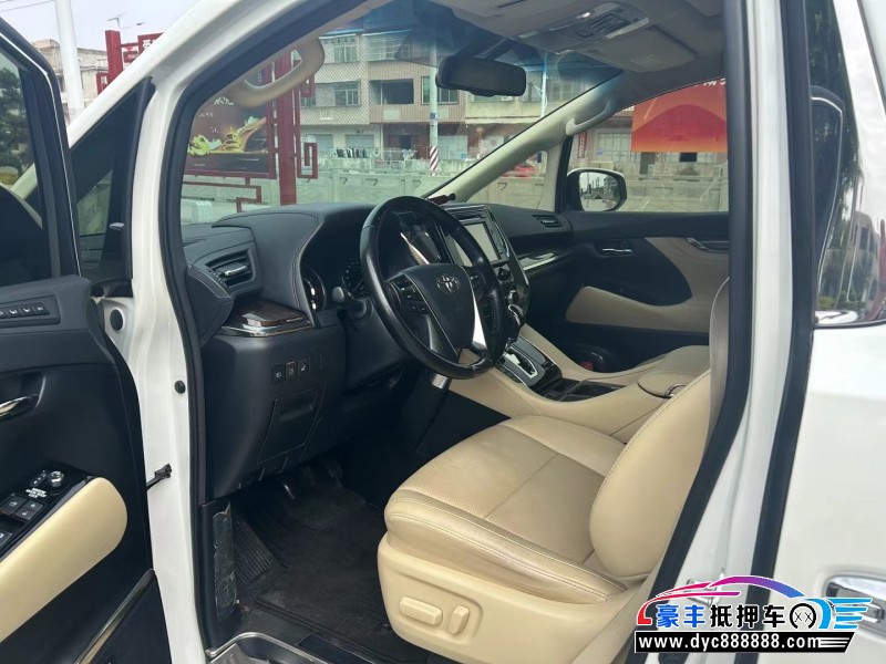 18年丰田埃尔法轿车抵押车出售