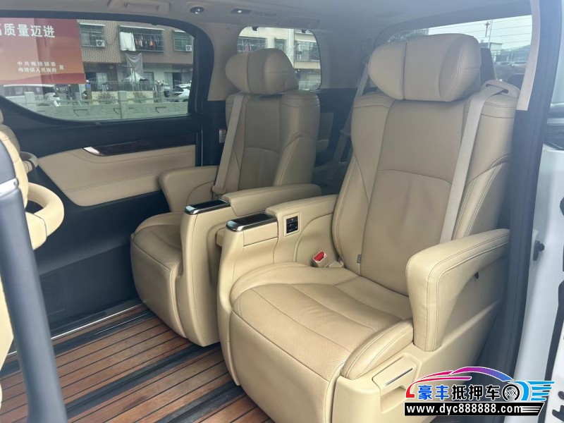 18年丰田埃尔法轿车抵押车出售