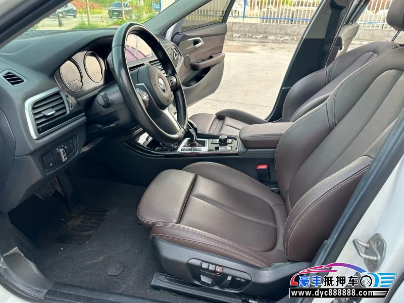 20年宝马1系轿车抵押车出售