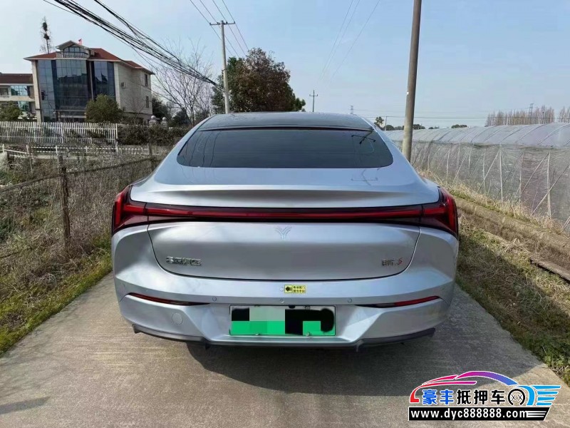 23年哪吒S轿车抵押车出售