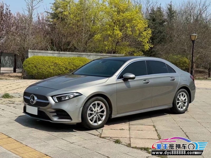 21年奔驰A轿车抵押车出售