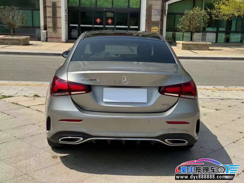 21年奔驰A轿车抵押车出售