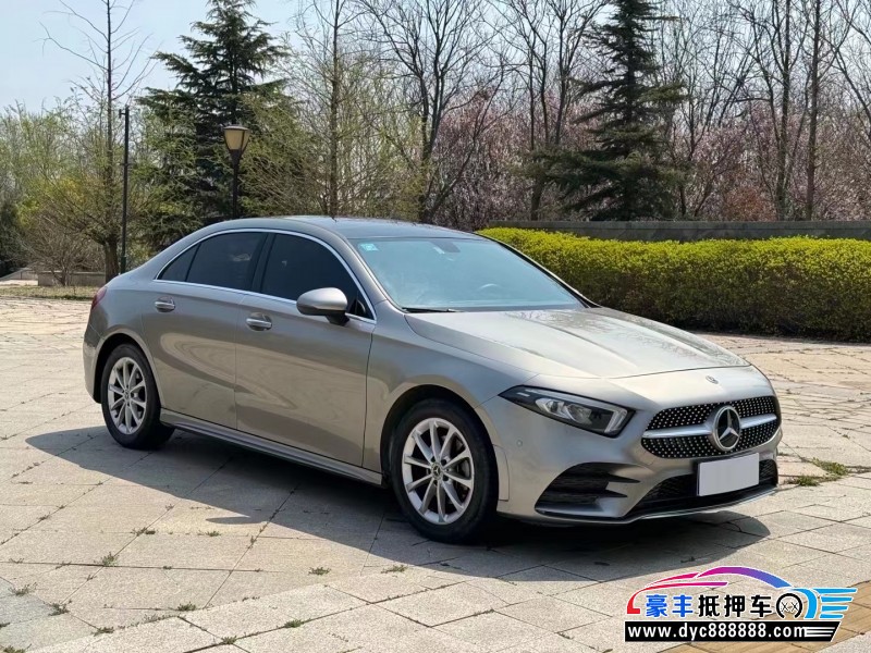 21年奔驰A轿车抵押车出售