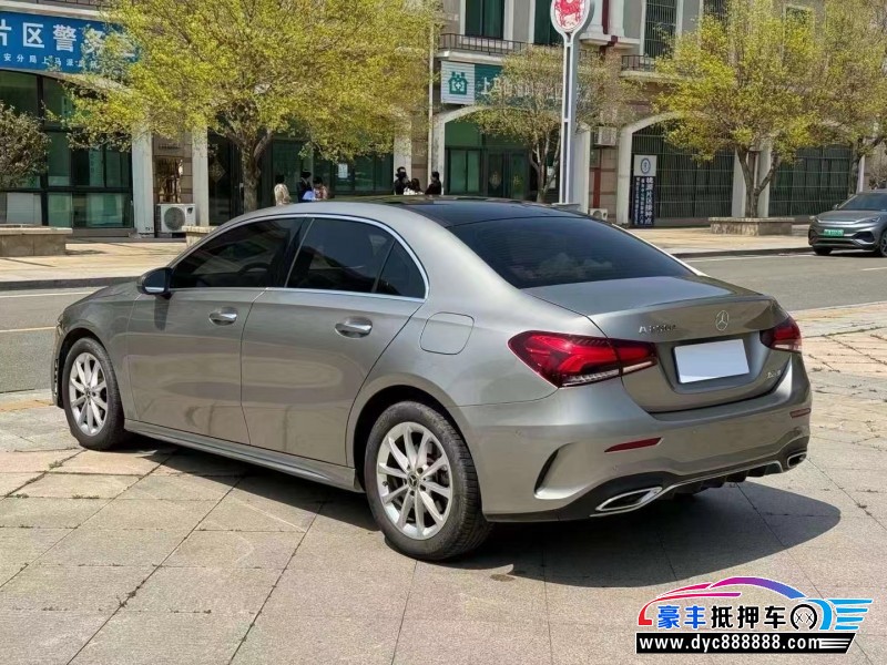 21年奔驰A轿车抵押车出售