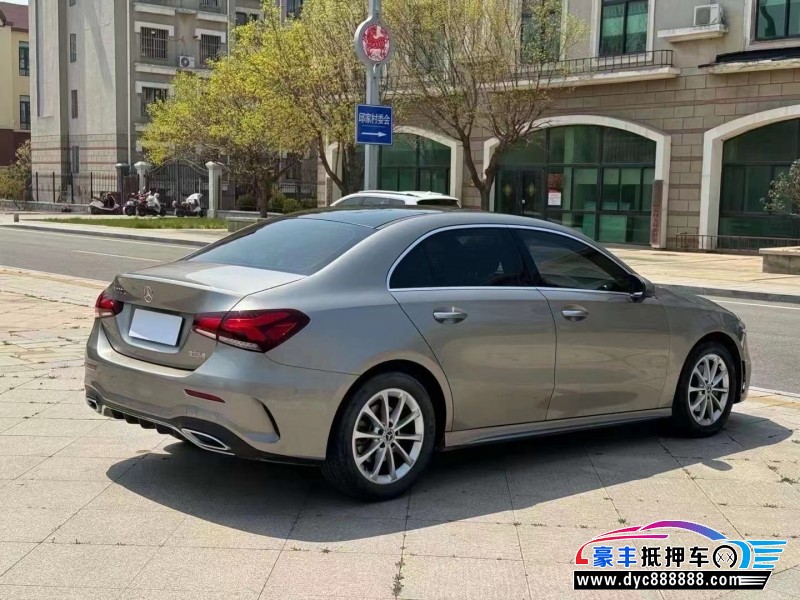 21年奔驰A轿车抵押车出售