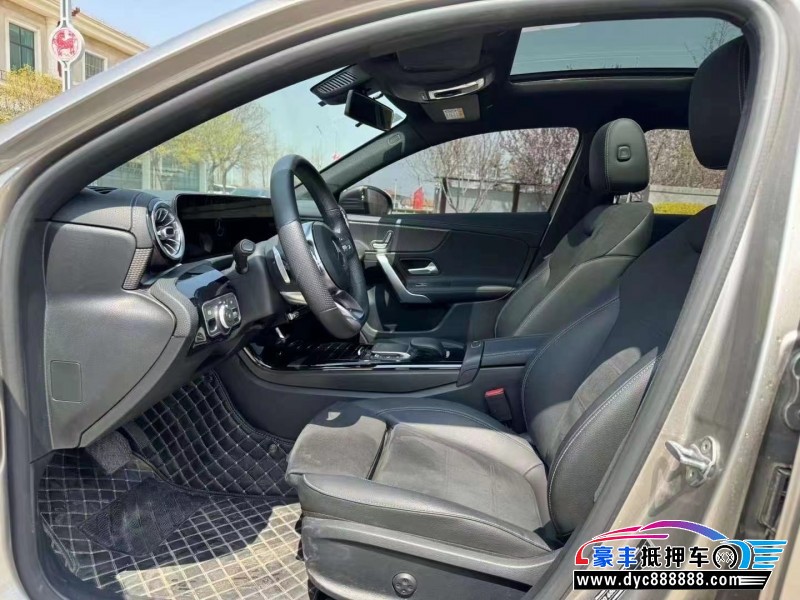 21年奔驰A轿车抵押车出售