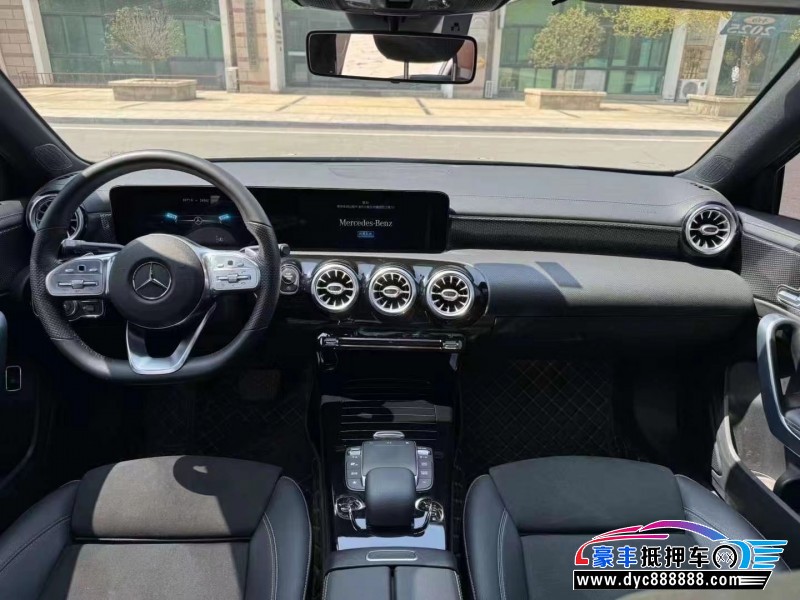 21年奔驰A轿车抵押车出售