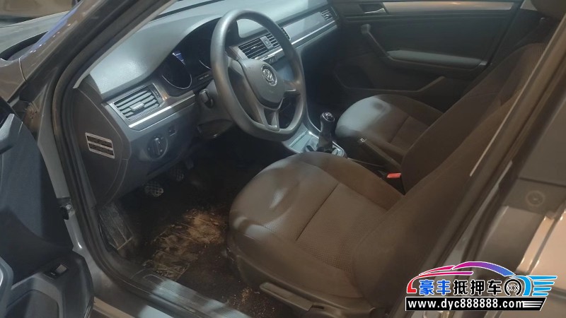 16年大众宝来轿车抵押车出售