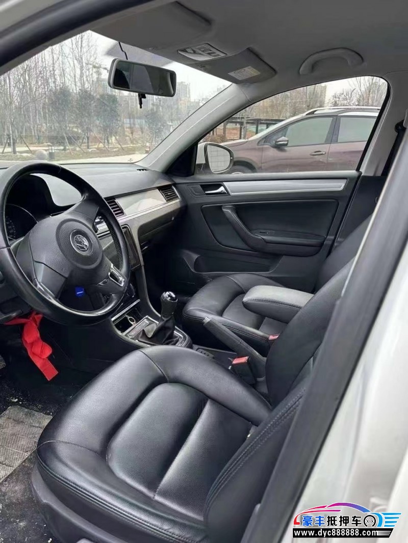 15年大众宝来轿车抵押车出售