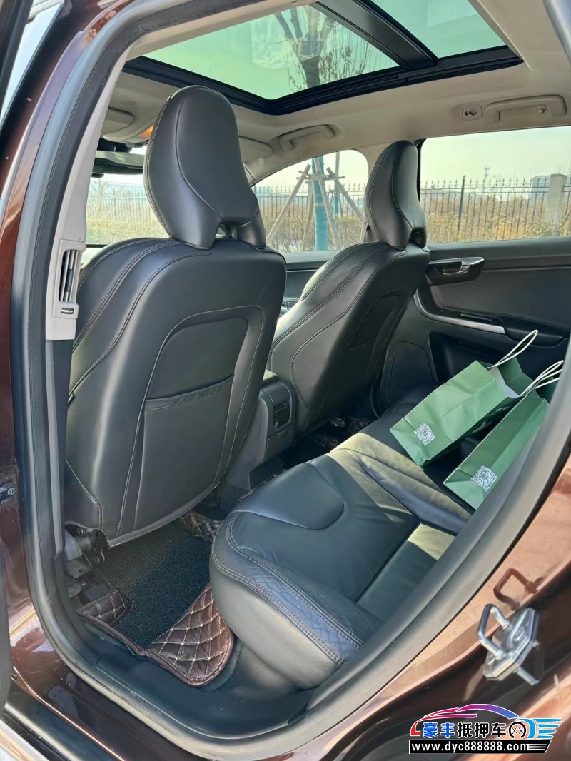 15年沃尔沃XC60轿车抵押车出售