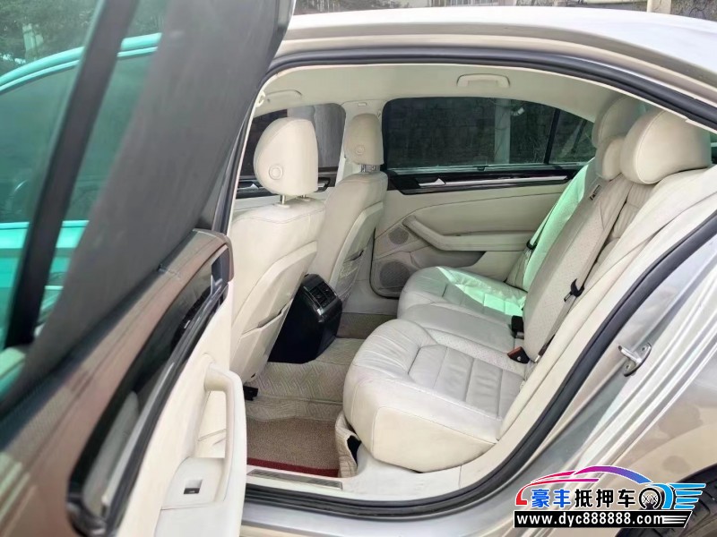 18年大众辉昂轿车抵押车出售