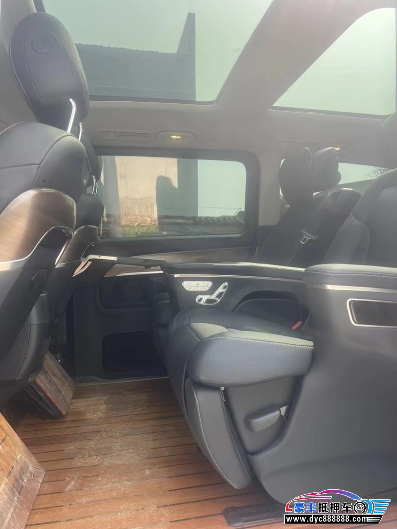 21年奔驰V轿车抵押车出售