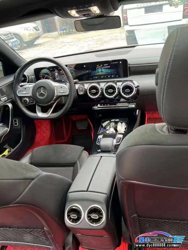 19年奔驰A轿车抵押车出售