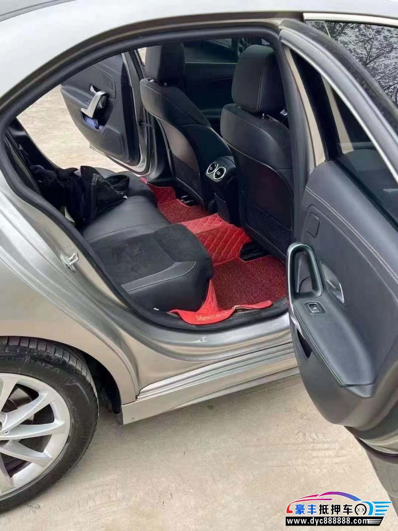 19年奔驰A轿车抵押车出售