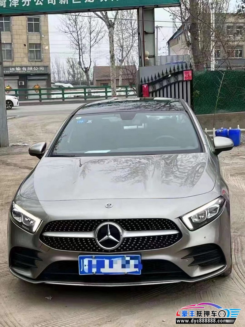 19年奔驰A轿车抵押车出售