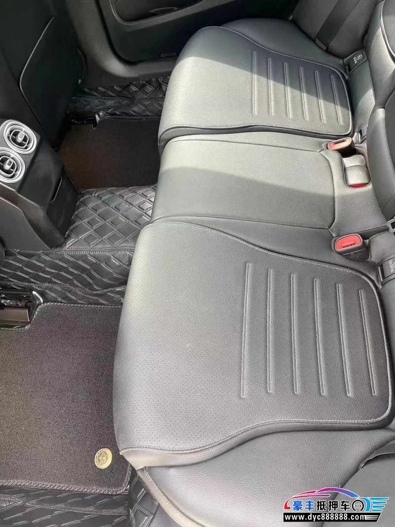 22年奔驰C轿车抵押车出售