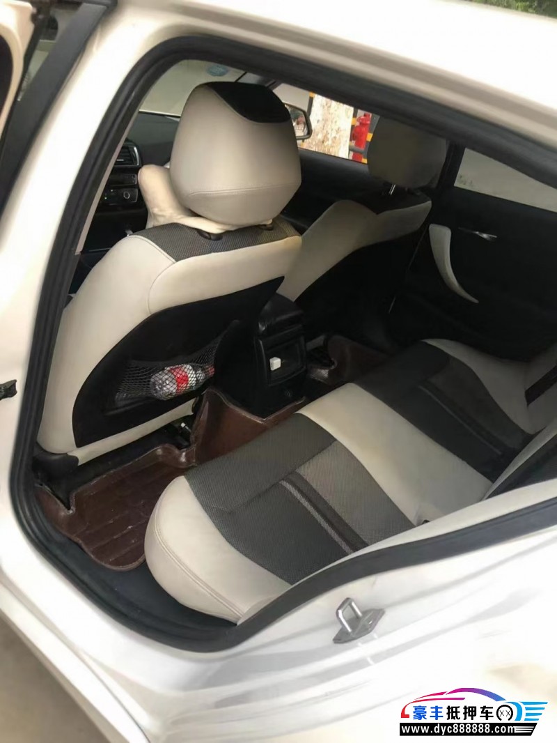 16年宝马1系轿车抵押车出售