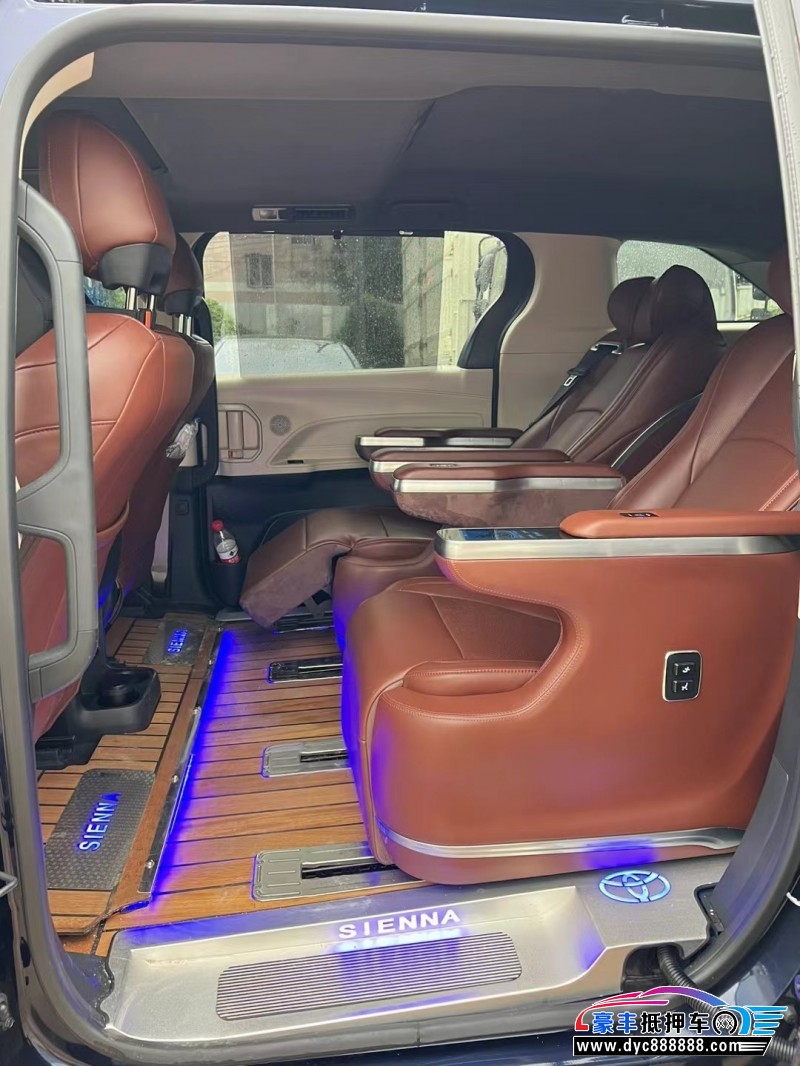 22年丰田塞纳轿车抵押车出售