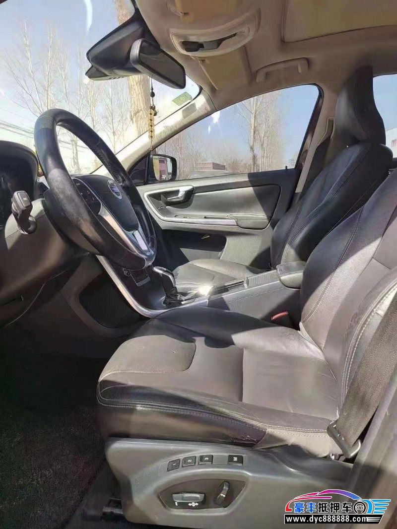 14年沃尔沃XC60轿车抵押车出售