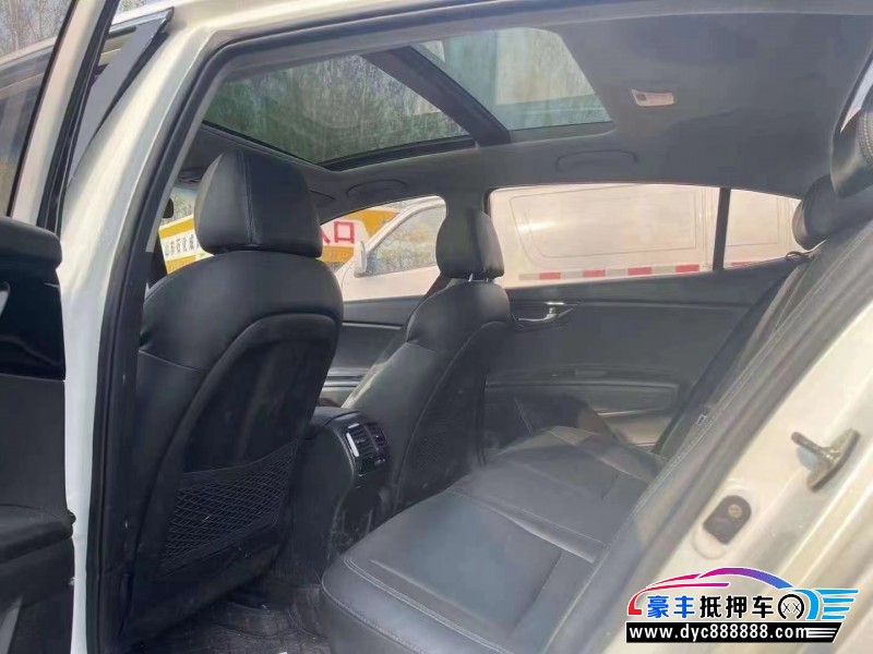 17年起亚K4轿车抵押车出售