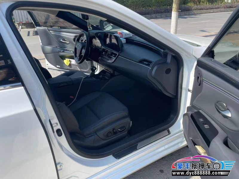 22年雷克萨斯ES轿车抵押车出售