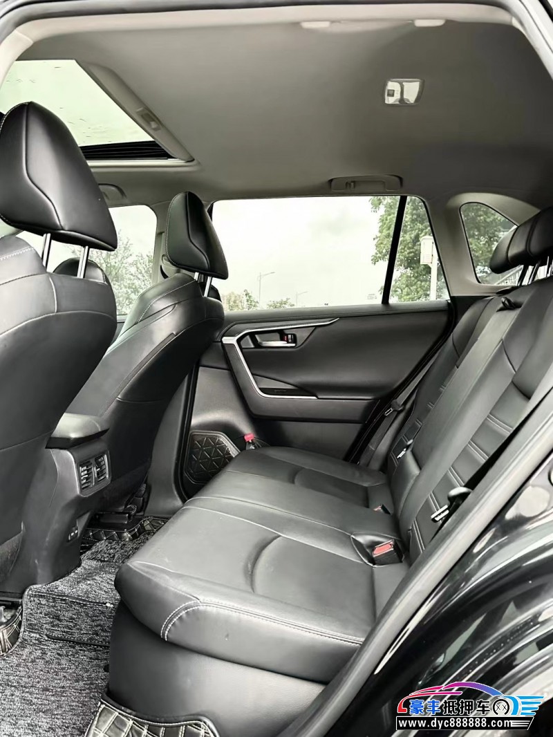 22年丰田威兰达轿车抵押车出售