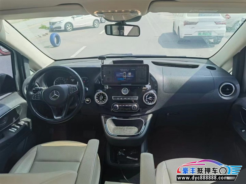 18年奔驰威霆轿车抵押车出售