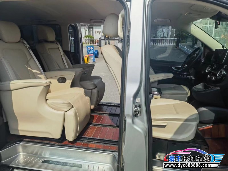 18年奔驰威霆轿车抵押车出售