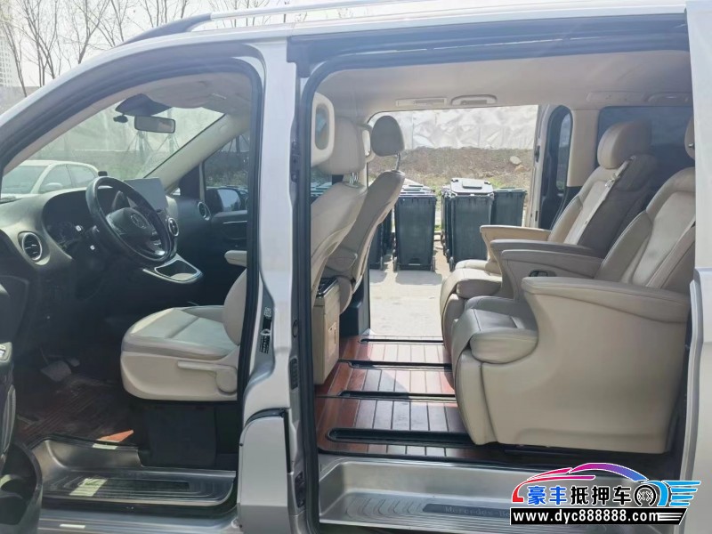 18年奔驰威霆轿车抵押车出售