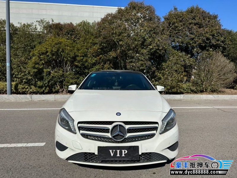 15年奔驰A轿车抵押车出售