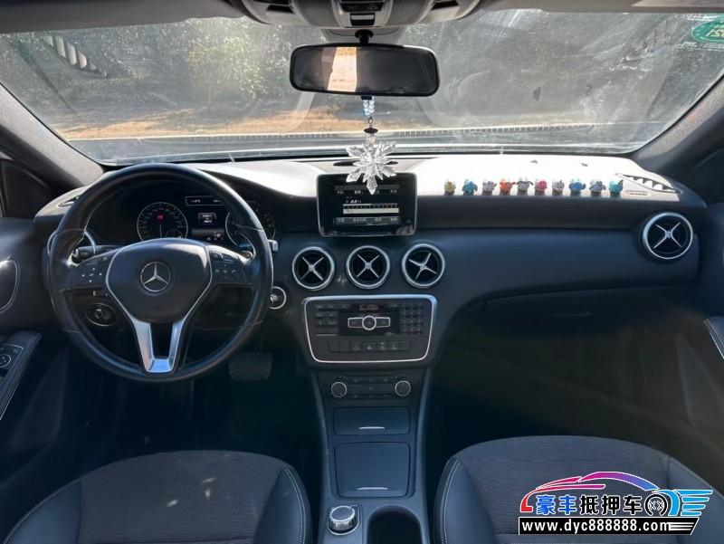 15年奔驰A轿车抵押车出售