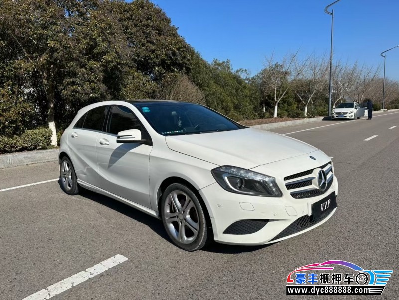 15年奔驰A轿车抵押车出售
