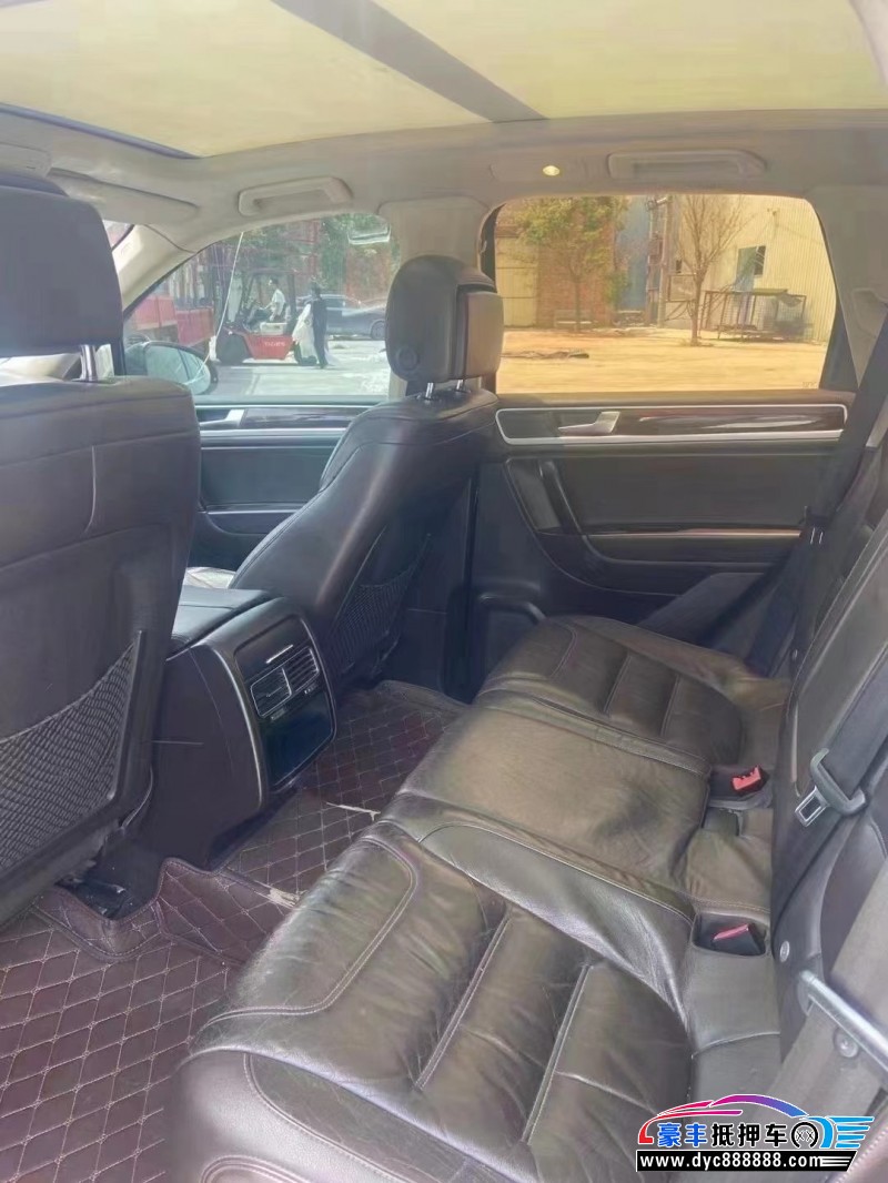 13年大众途锐轿车抵押车出售