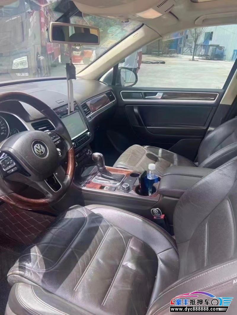 13年大众途锐轿车抵押车出售