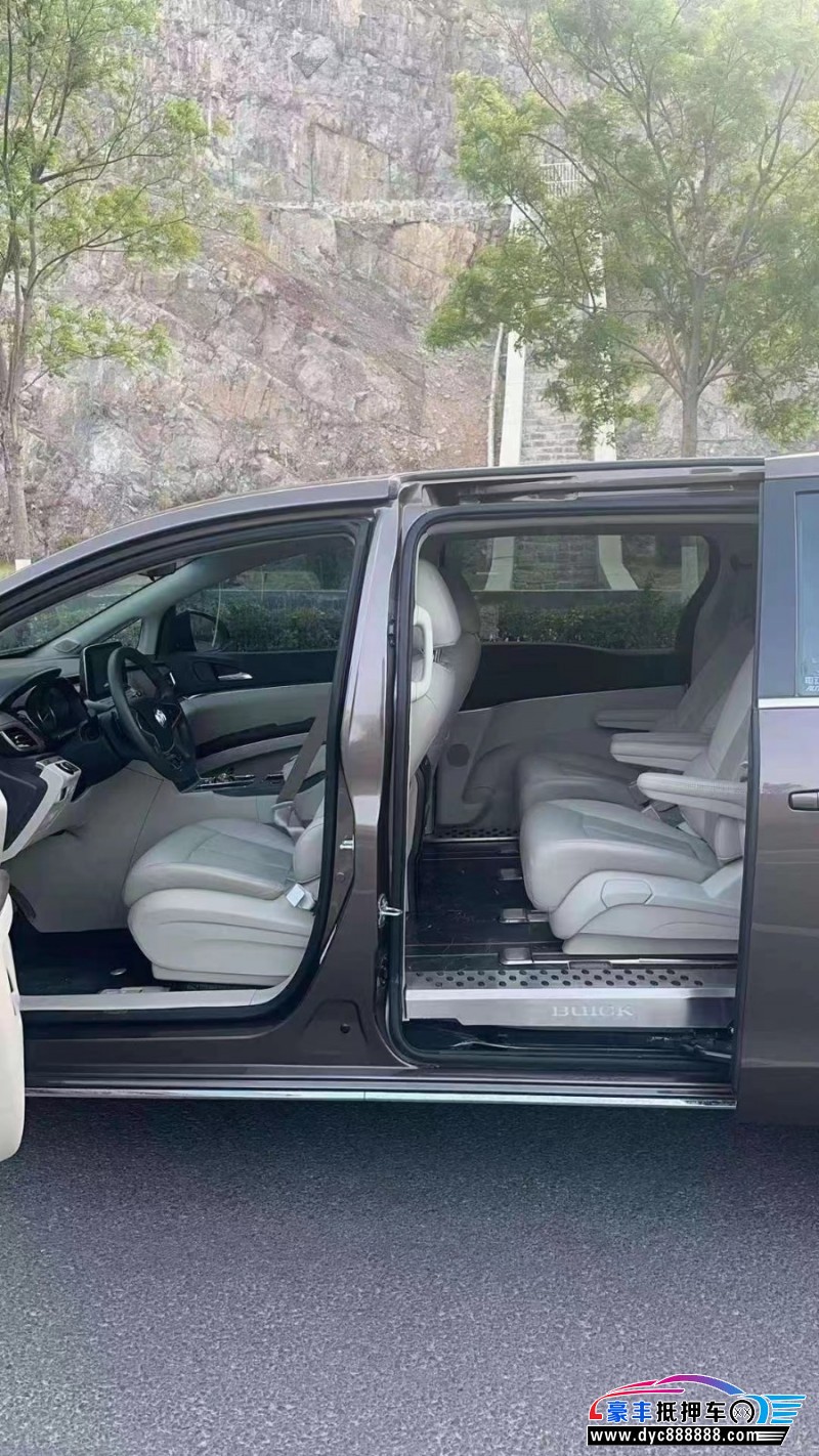 22年别克GL8轿车抵押车出售