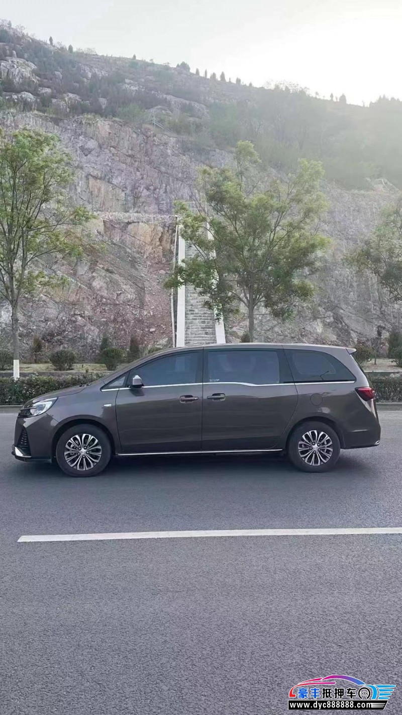 22年别克GL8轿车抵押车出售