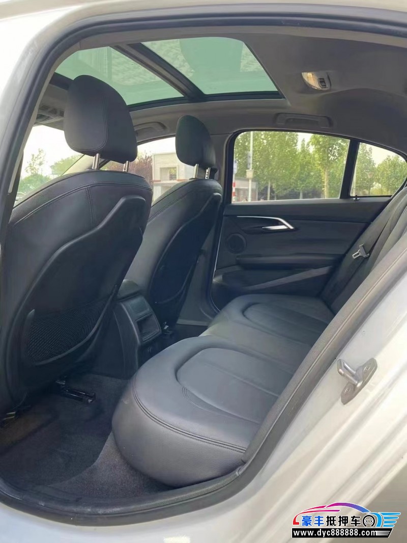 18年宝马1系轿车抵押车出售