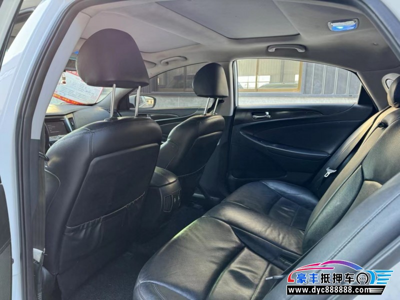 14年现代索纳塔轿车抵押车出售