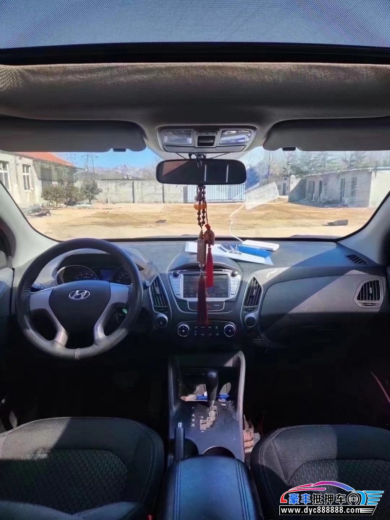 16年现代ix35轿车抵押车出售