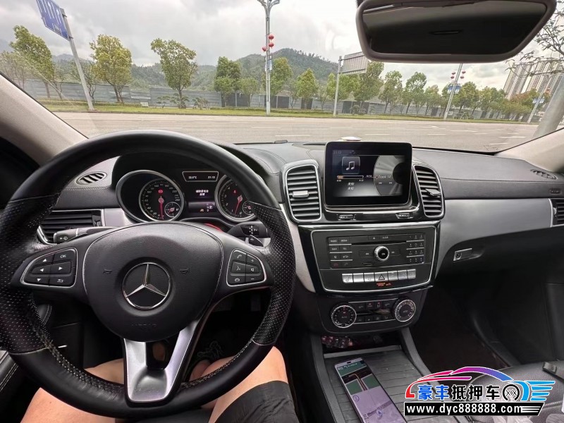 17年奔驰GLE轿车抵押车出售